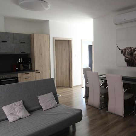 Garden Apartman House Apartamento Pécs Exterior foto