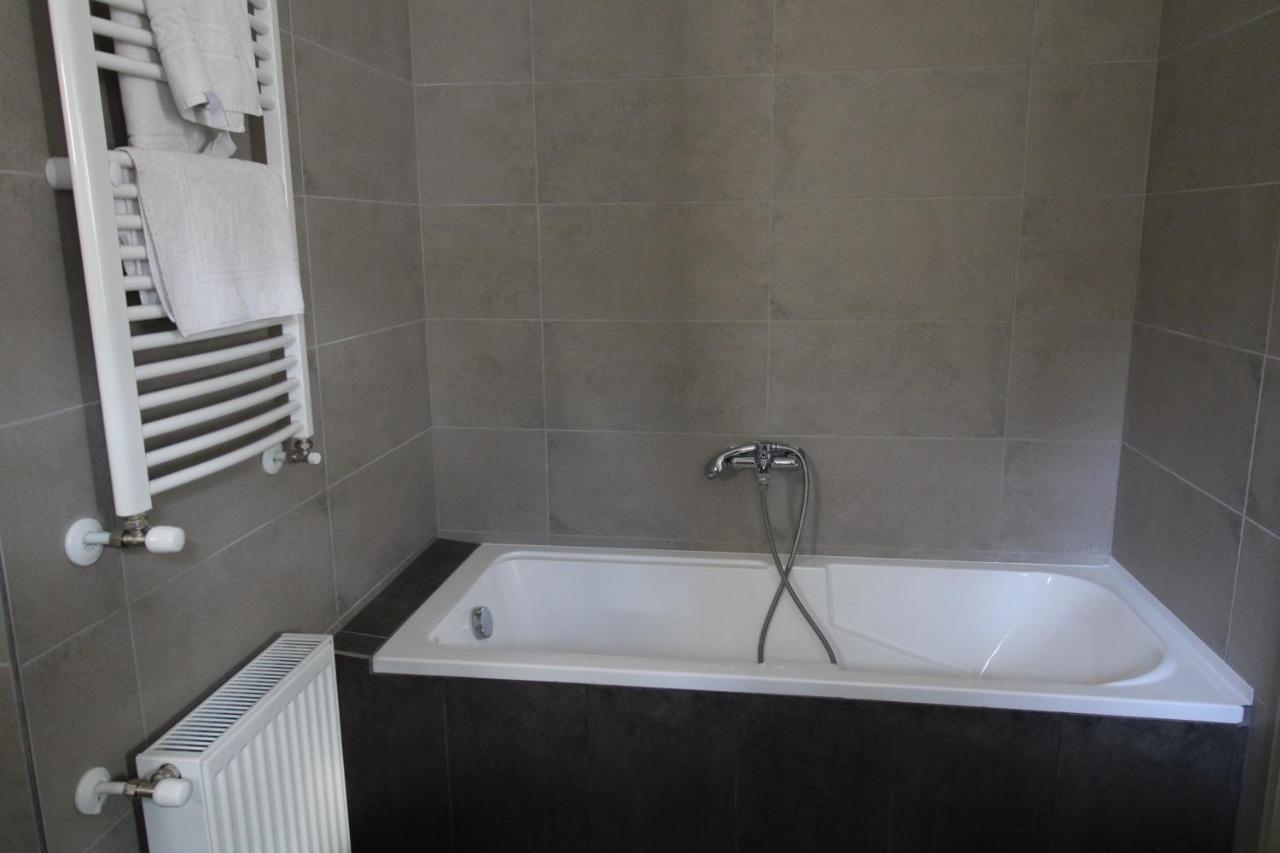 Garden Apartman House Apartamento Pécs Exterior foto